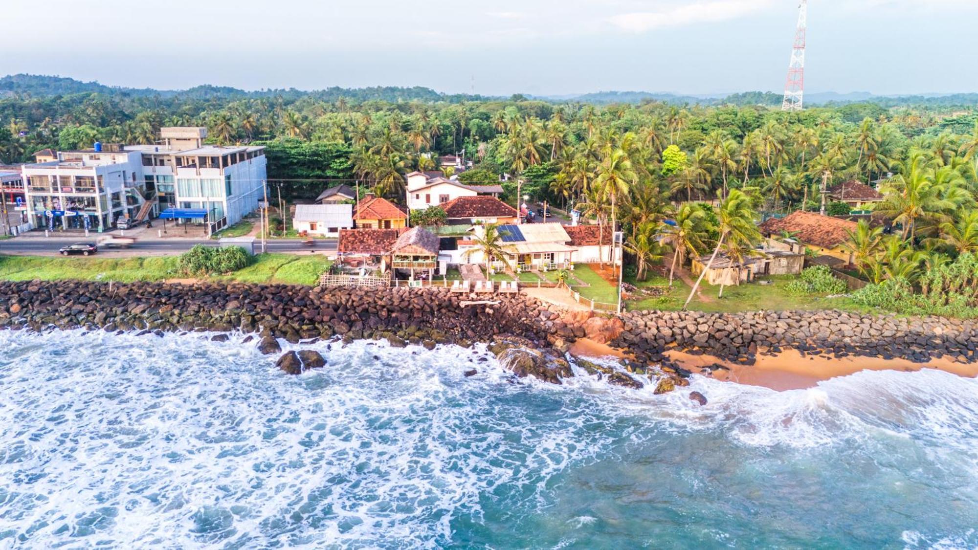 Manta Beach Resort & Ayurvedic Wellness Centre Boossa Екстер'єр фото