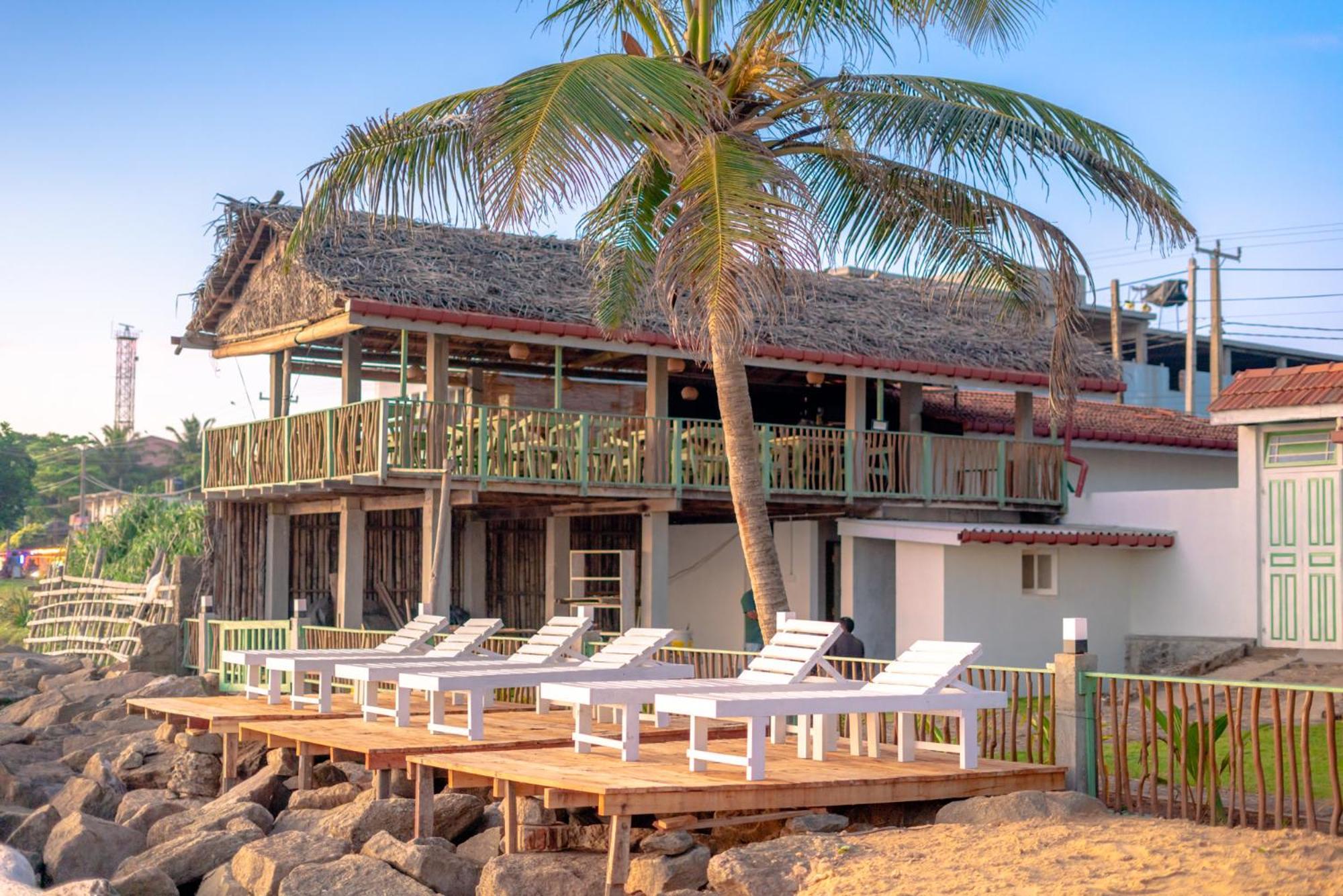 Manta Beach Resort & Ayurvedic Wellness Centre Boossa Екстер'єр фото